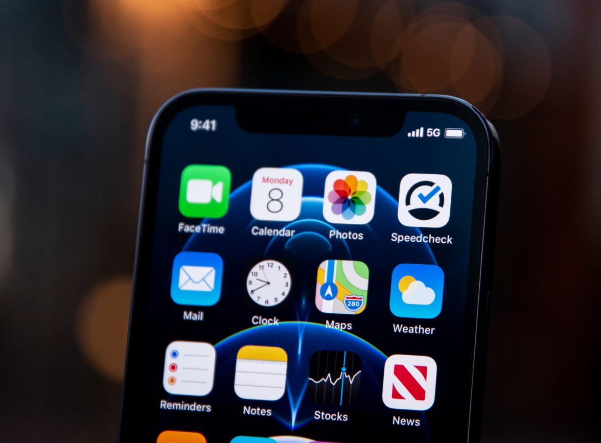 恭城苹果手机维修分享为什么 iPhone 12 在冬季会自动关机 
